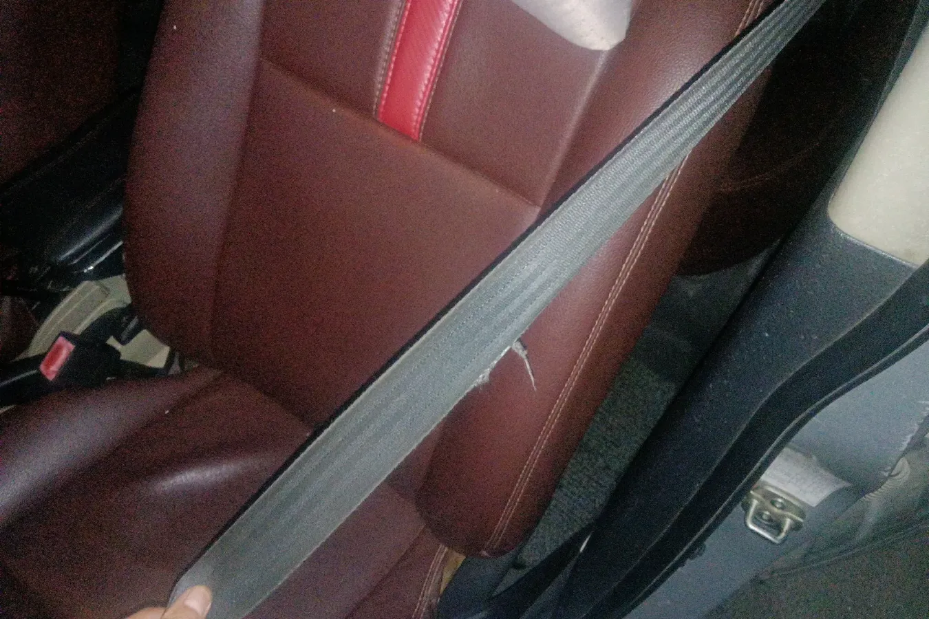 2013 Venucia R50 1.6L 117HP L4 4AT,autocango,china used car exporter,china ev exporter,chinese used car exporter,chinese used ev exporter