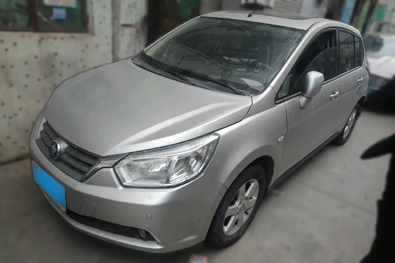 2013 Venucia R50 1.6L 117HP L4 5MT,autocango,china used car exporter,china ev exporter,chinese used car exporter,chinese used ev exporter