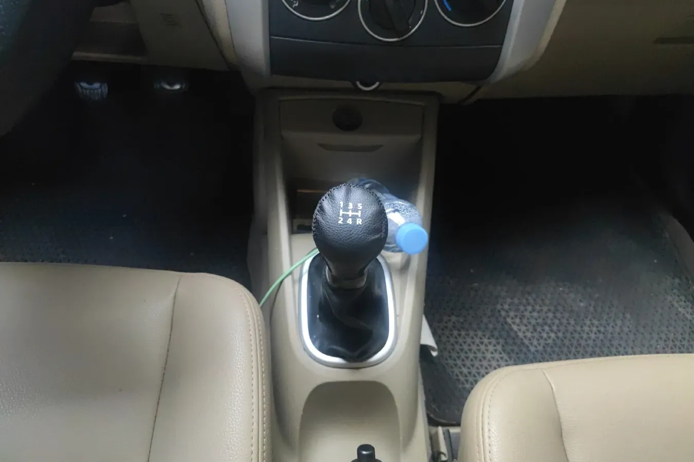 2013 Venucia R50 1.6L 117HP L4 5MT,autocango,china used car exporter,china ev exporter,chinese used car exporter,chinese used ev exporter