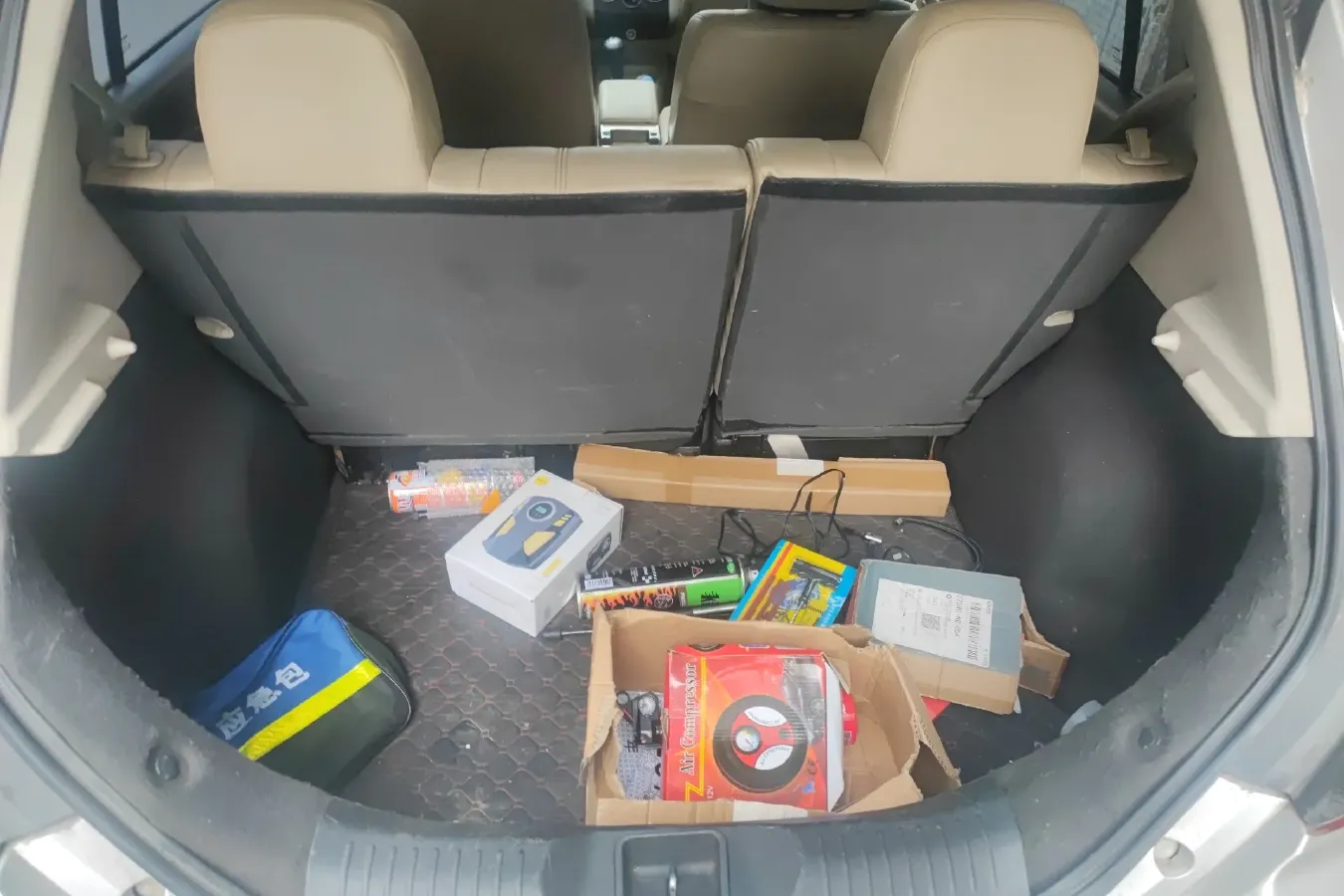 2013 Venucia R50 1.6L 117HP L4 5MT,autocango,china used car exporter,china ev exporter,chinese used car exporter,chinese used ev exporter