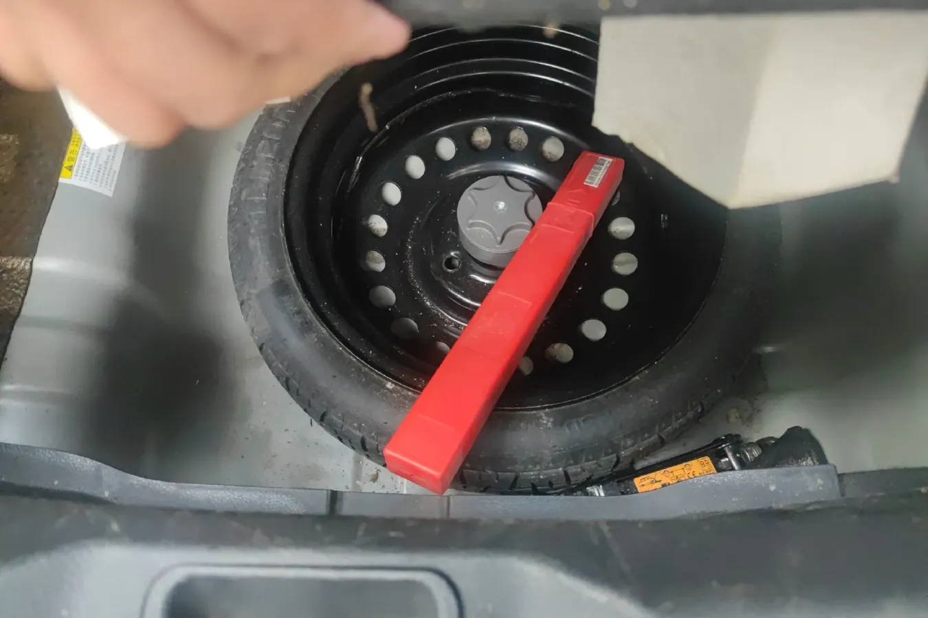 2013 Venucia R50 1.6L 117HP L4 5MT,autocango,china used car exporter,china ev exporter,chinese used car exporter,chinese used ev exporter