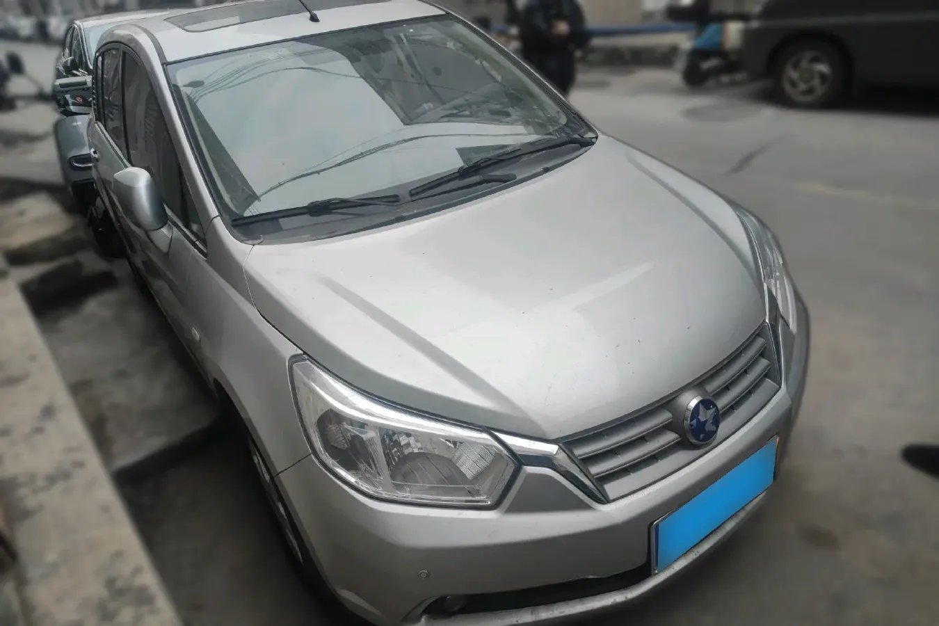 2013 Venucia R50 1.6L 117HP L4 5MT,autocango,china used car exporter,china ev exporter,chinese used car exporter,chinese used ev exporter
