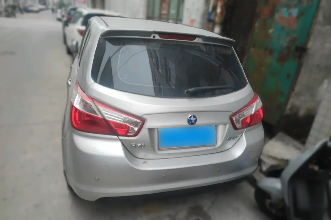 2013 Venucia R50 1.6L 117HP L4 5MT,autocango,china used car exporter,china ev exporter,chinese used car exporter,chinese used ev exporter