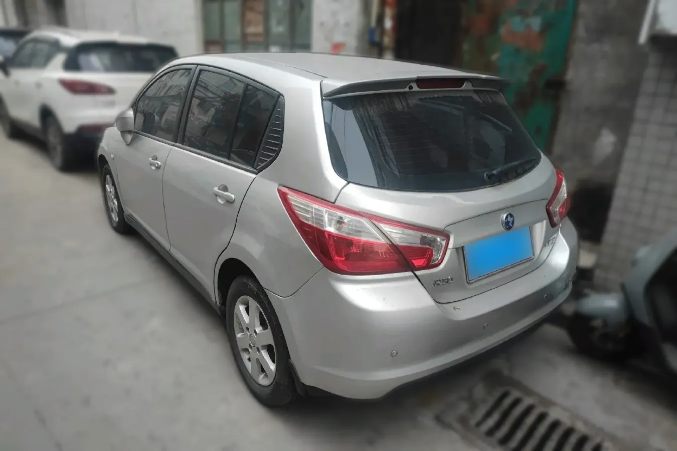 2013 Venucia R50 1.6L 117HP L4 5MT,autocango,china used car exporter,china ev exporter,chinese used car exporter,chinese used ev exporter