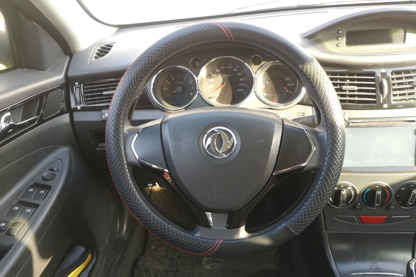 2013 DongFeng Aeolus S30 1.6L 91HP L4 5MT,autocango,china used car exporter,china ev exporter,chinese used car exporter,chinese used ev exporter