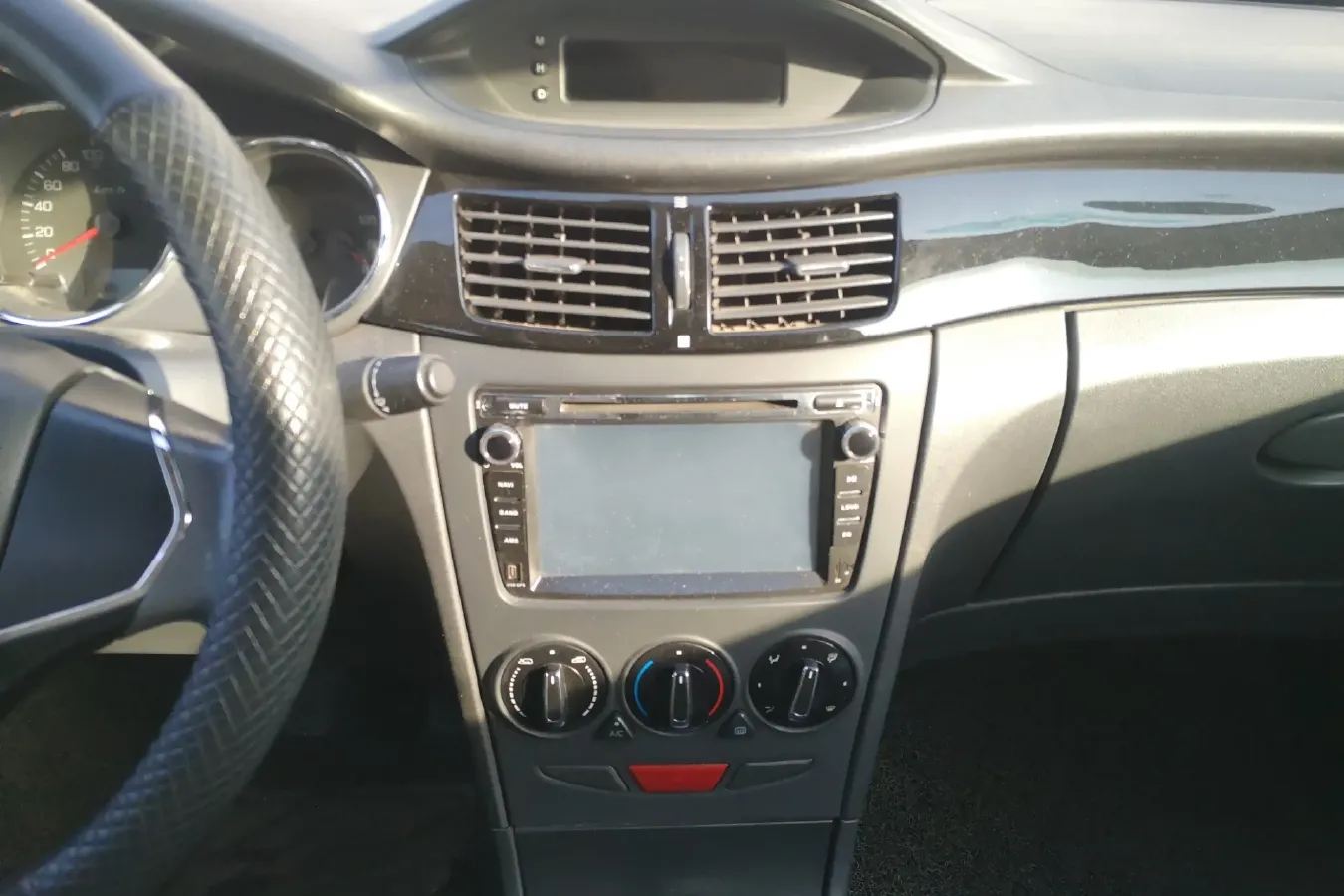 2013 DongFeng Aeolus S30 1.6L 91HP L4 5MT,autocango,china used car exporter,china ev exporter,chinese used car exporter,chinese used ev exporter