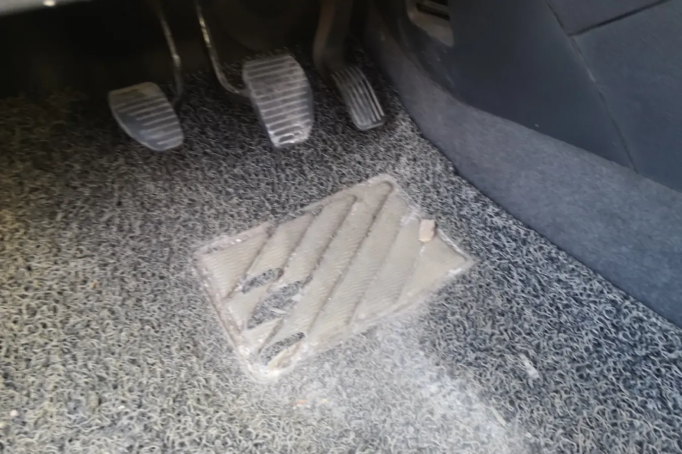 2013 DongFeng Aeolus S30 1.6L 91HP L4 5MT,autocango,china used car exporter,china ev exporter,chinese used car exporter,chinese used ev exporter