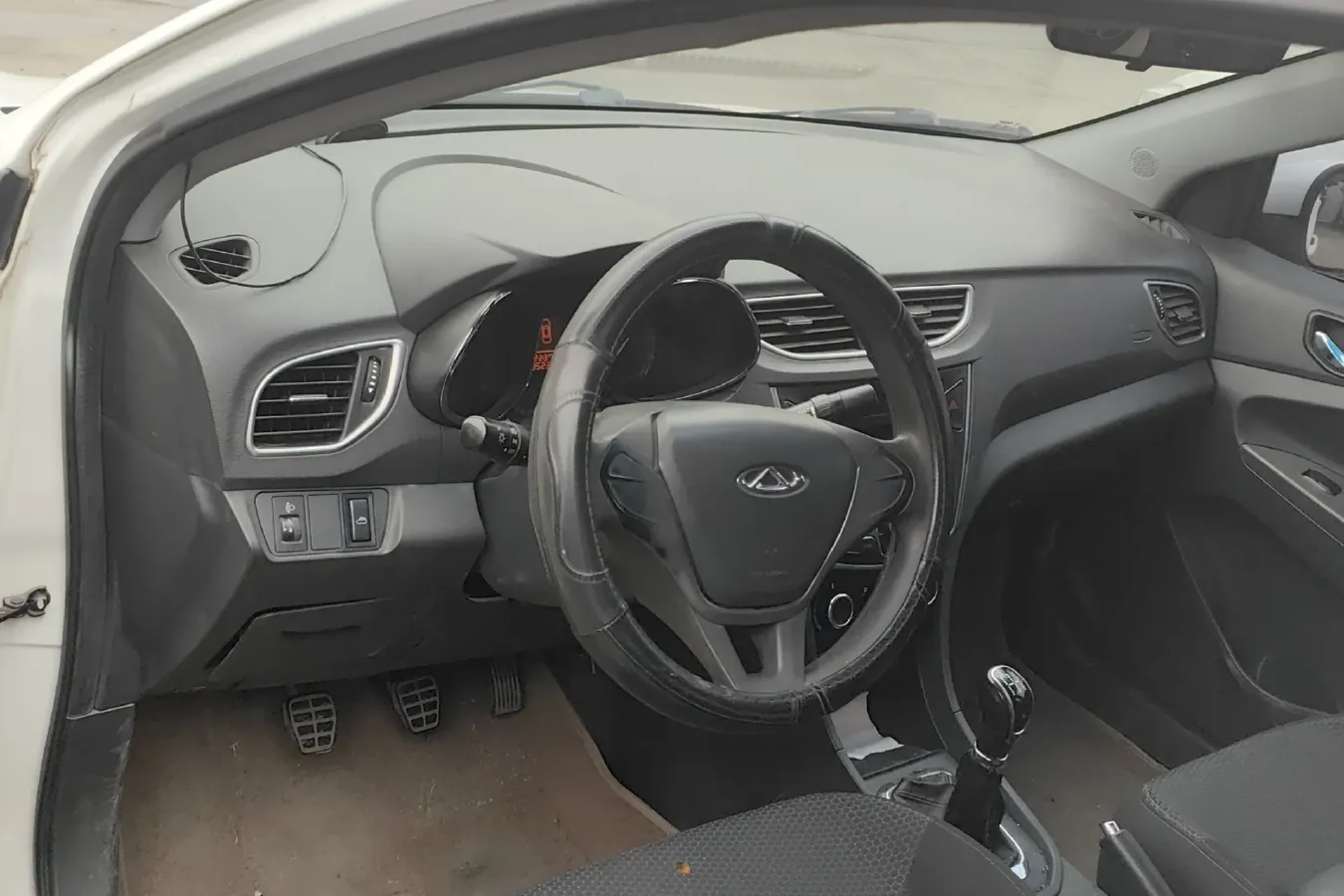 2015 Chery Arrizo 3 1.5L 109HP L4 5MT,autocango,china used car exporter,china ev exporter,chinese used car exporter,chinese used ev exporter