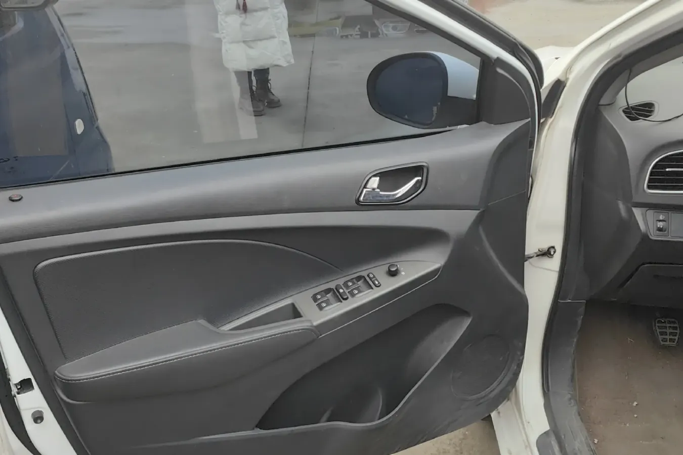 2015 Chery Arrizo 3 1.5L 109HP L4 5MT,autocango,china used car exporter,china ev exporter,chinese used car exporter,chinese used ev exporter