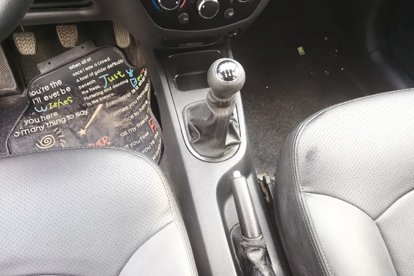 2012 FAW Vita V5 1.5L 102HP L4 5MT,autocango,china used car exporter,china ev exporter,chinese used car exporter,chinese used ev exporter