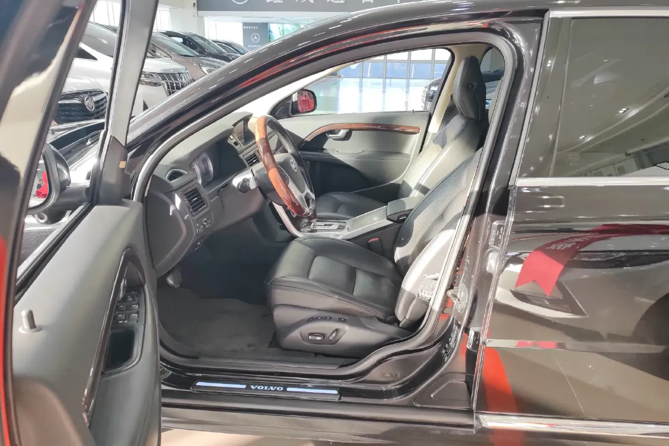 2012 Volvo S80L 2.0T 240HP L4 6DCT,autocango,china used car exporter,china ev exporter,chinese used car exporter,chinese used ev exporter