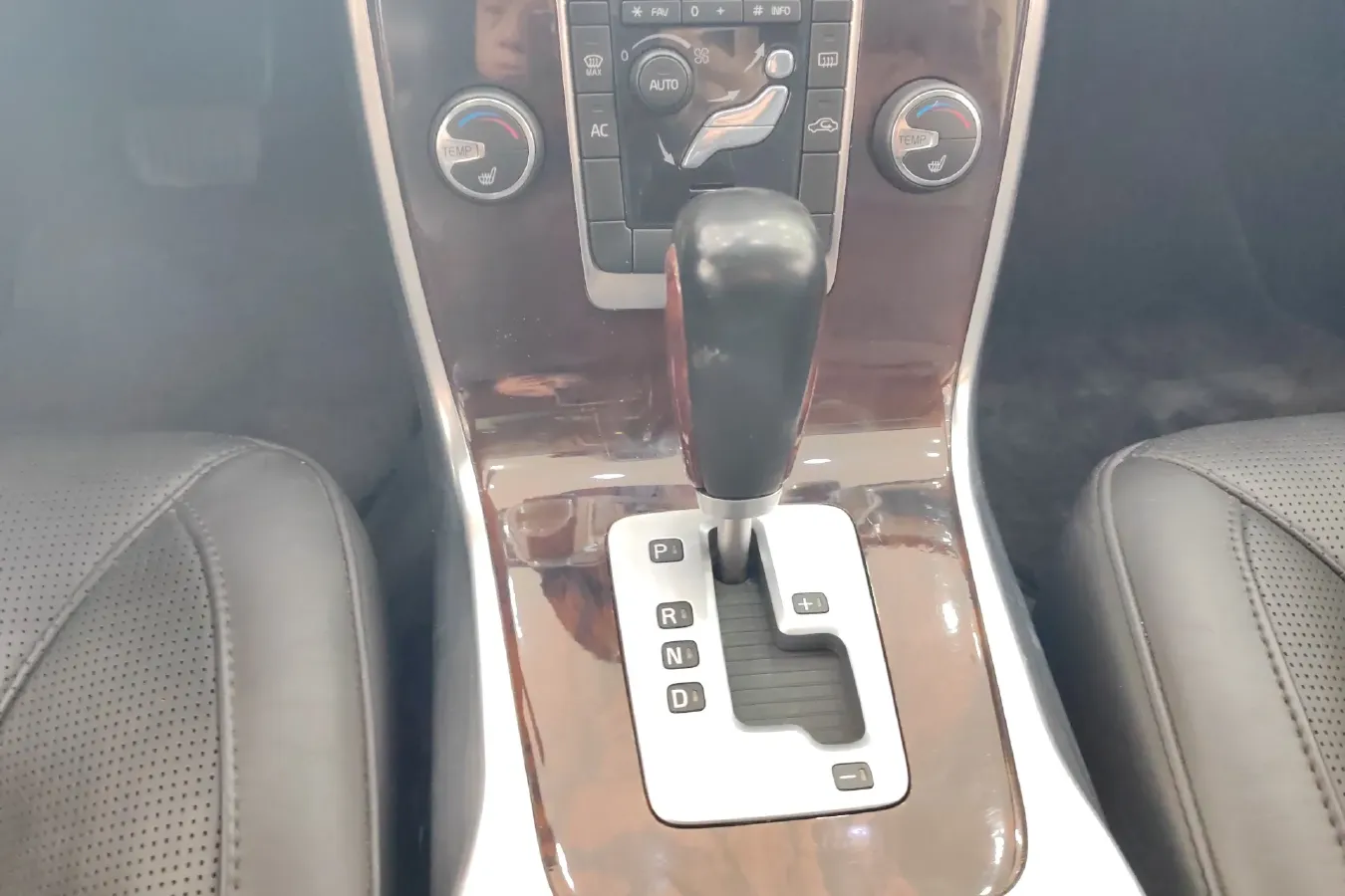 2012 Volvo S80L 2.0T 240HP L4 6DCT,autocango,china used car exporter,china ev exporter,chinese used car exporter,chinese used ev exporter