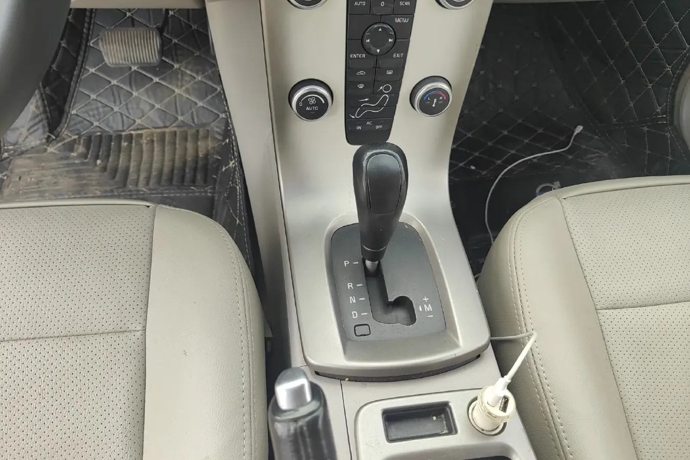 2011 Volvo S40 2.0L 141HP L4 6DCT,autocango,china used car exporter,china ev exporter,chinese used car exporter,chinese used ev exporter