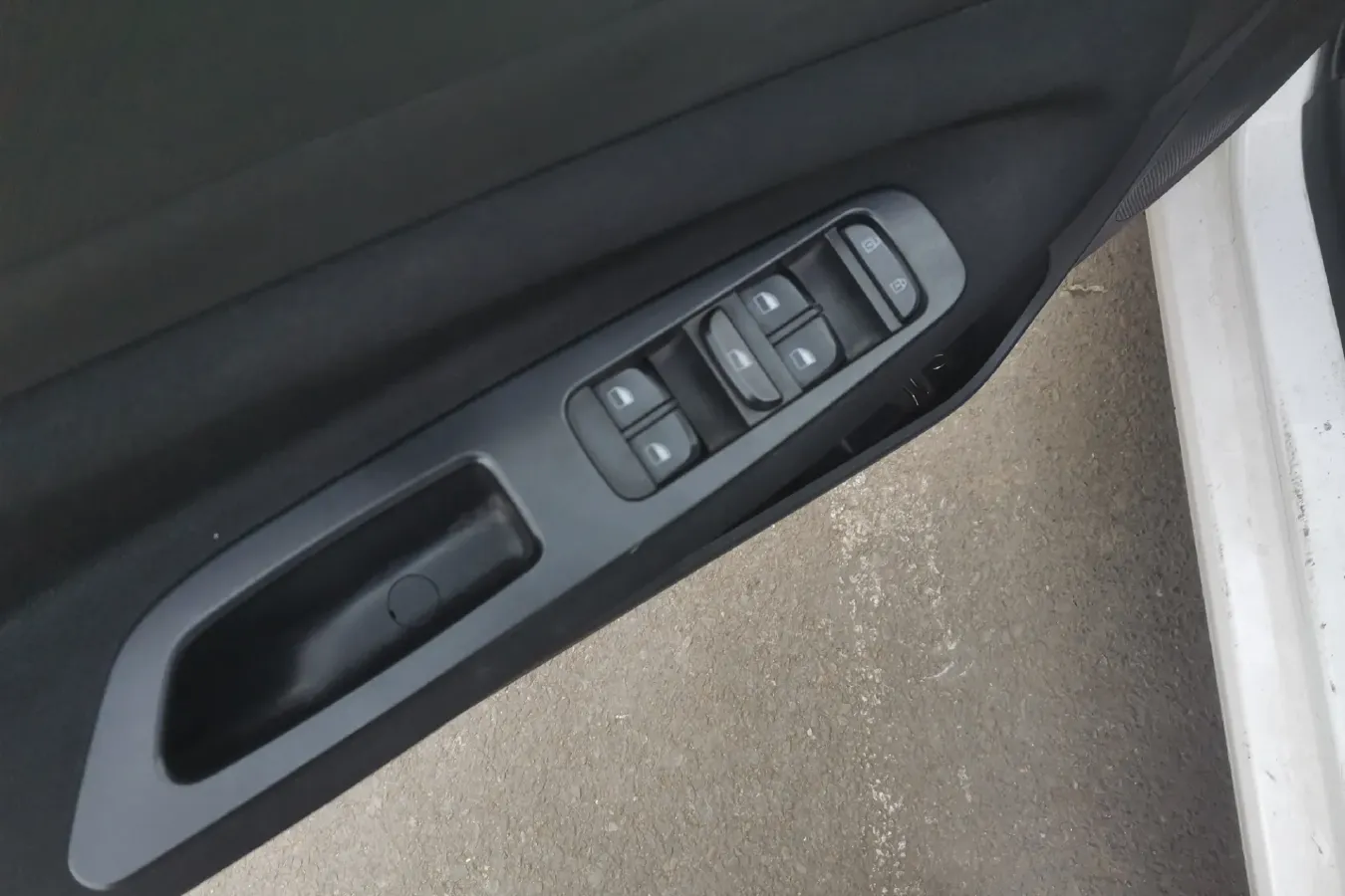 2014 Brilliance Auto H220 1.5L 105HP L4 5MT,autocango,china used car exporter,china ev exporter,chinese used car exporter,chinese used ev exporter