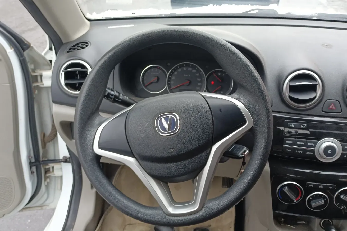 2015 ChangAn Alsvin V3 1.4L 101HP L4 5MT,autocango,china used car exporter,china ev exporter,chinese used car exporter,chinese used ev exporter