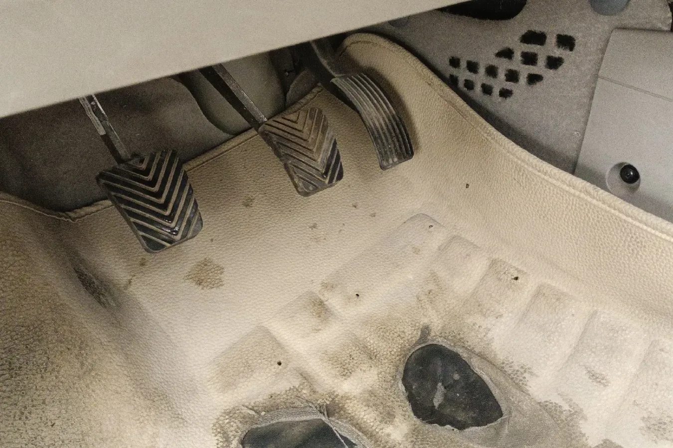 2015 ChangAn Alsvin V3 1.4L 101HP L4 5MT,autocango,china used car exporter,china ev exporter,chinese used car exporter,chinese used ev exporter