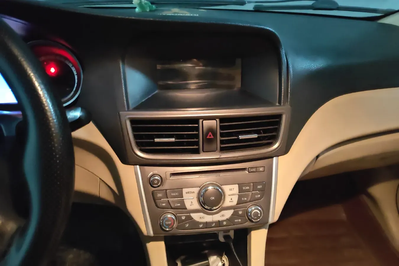 2014 Soueast V5 1.5L 120HP L4 5MT,autocango,china used car exporter,china ev exporter,chinese used car exporter,chinese used ev exporter