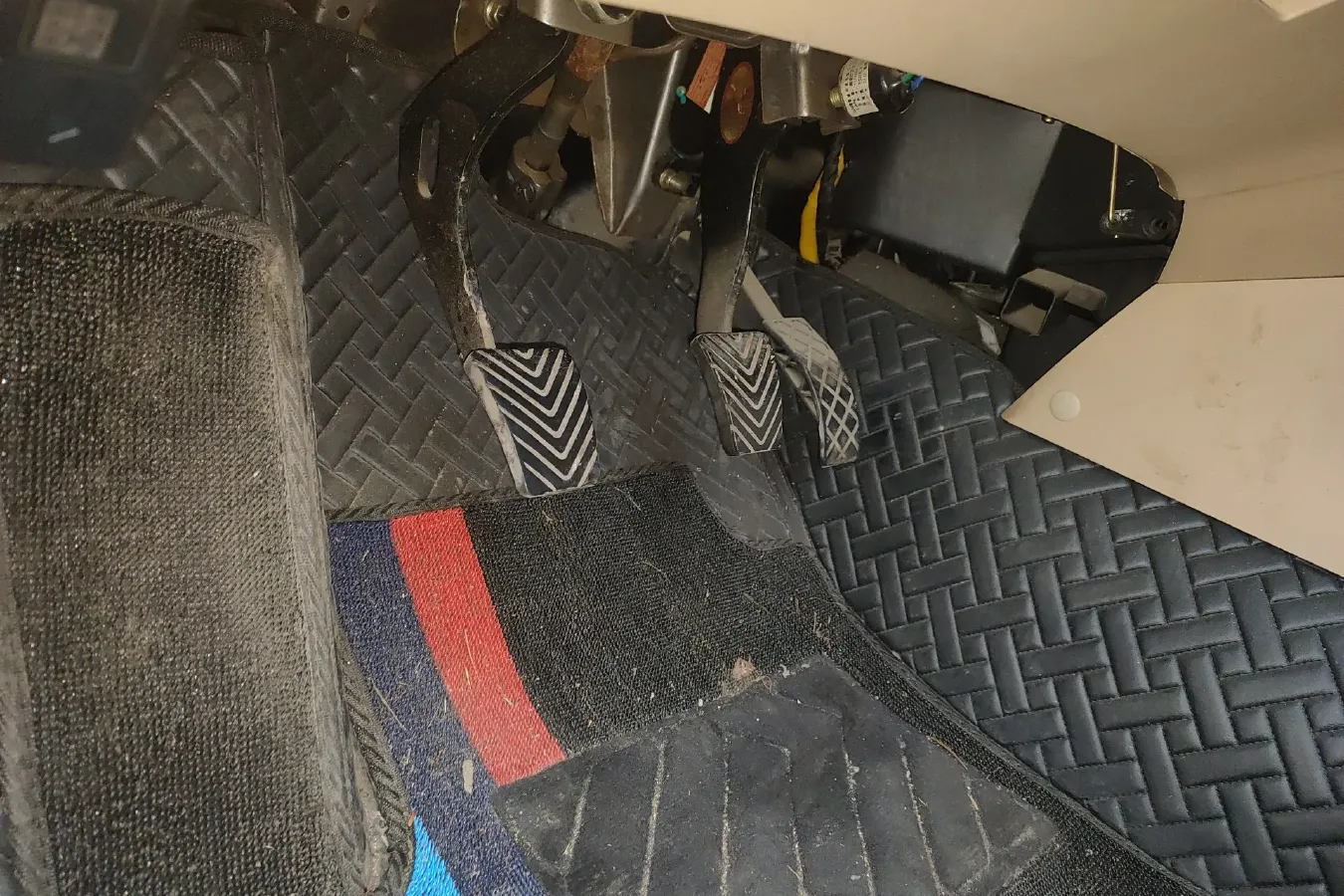 2013 Brilliance Auto H330 1.5L 105HP L4 5MT,autocango,china used car exporter,china ev exporter,chinese used car exporter,chinese used ev exporter