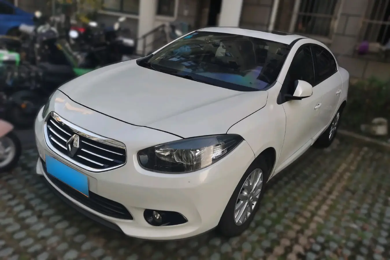 2013 Renault  Fluence 2.0L 137HP L4 CVT