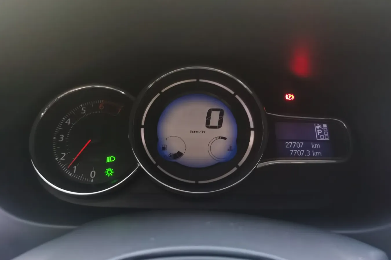 2013 Renault  Fluence 2.0L 137HP L4 CVT,autocango,china used car exporter,china ev exporter,chinese used car exporter,chinese used ev exporter