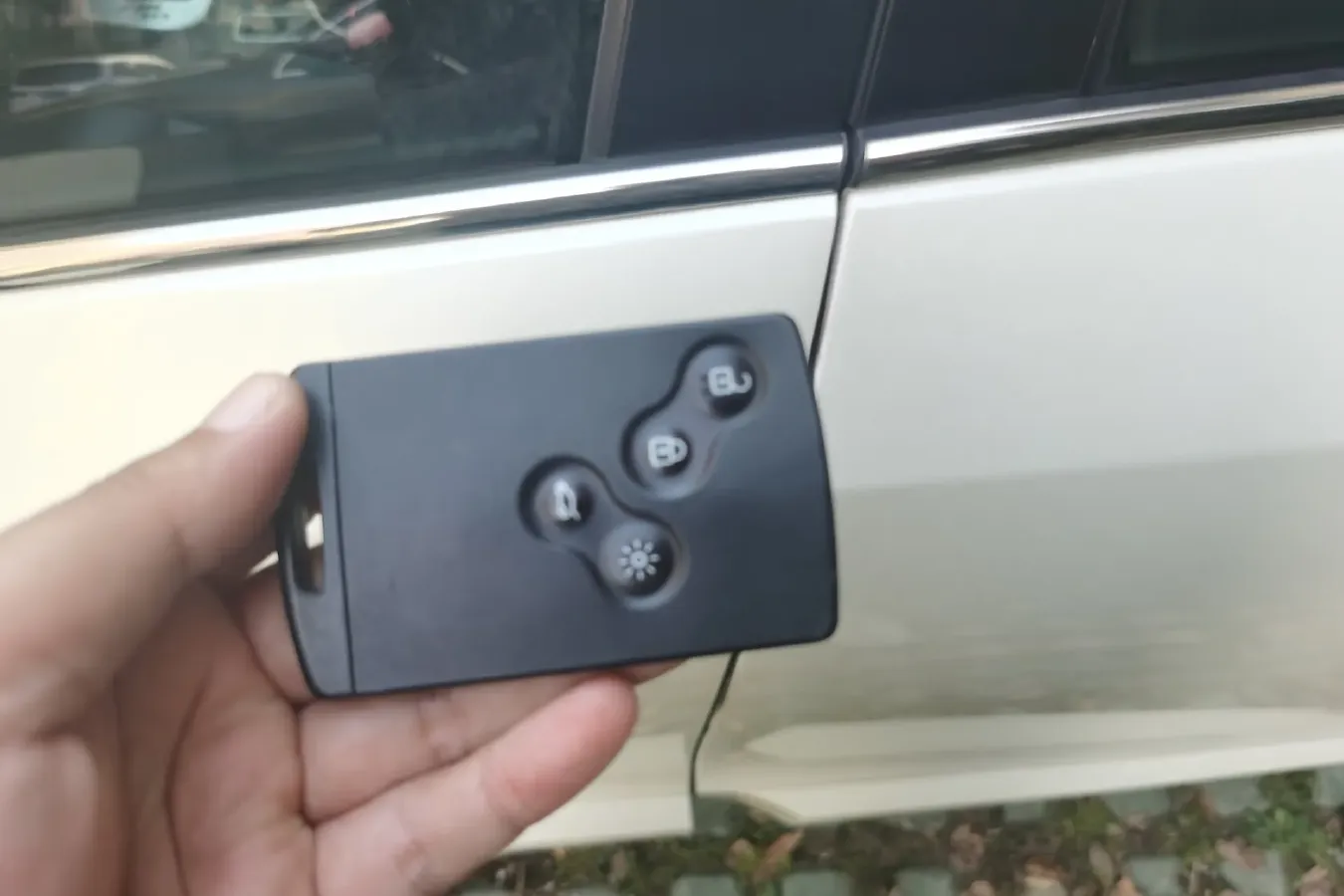 2013 Renault  Fluence 2.0L 137HP L4 CVT,autocango,china used car exporter,china ev exporter,chinese used car exporter,chinese used ev exporter