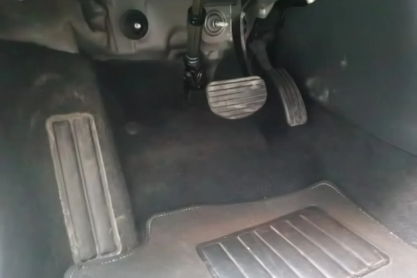 2013 Renault  Fluence 2.0L 137HP L4 CVT,autocango,china used car exporter,china ev exporter,chinese used car exporter,chinese used ev exporter