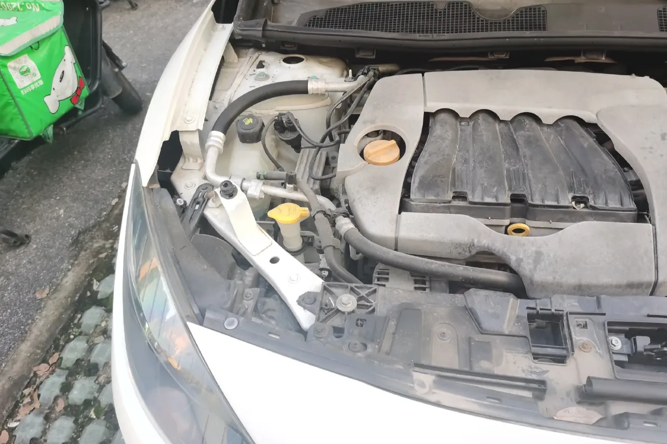 2013 Renault  Fluence 2.0L 137HP L4 CVT,autocango,china used car exporter,china ev exporter,chinese used car exporter,chinese used ev exporter