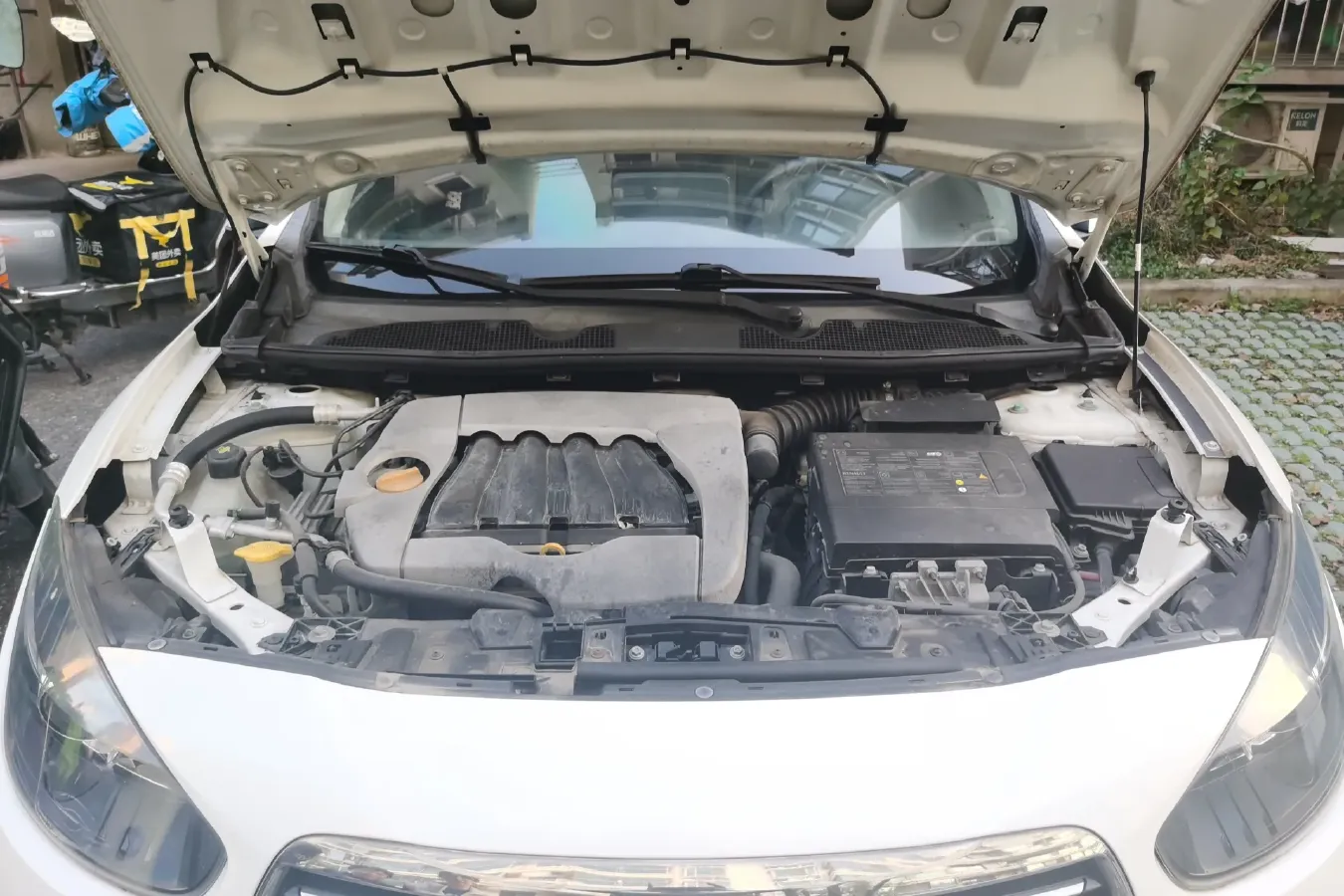 2013 Renault  Fluence 2.0L 137HP L4 CVT,autocango,china used car exporter,china ev exporter,chinese used car exporter,chinese used ev exporter