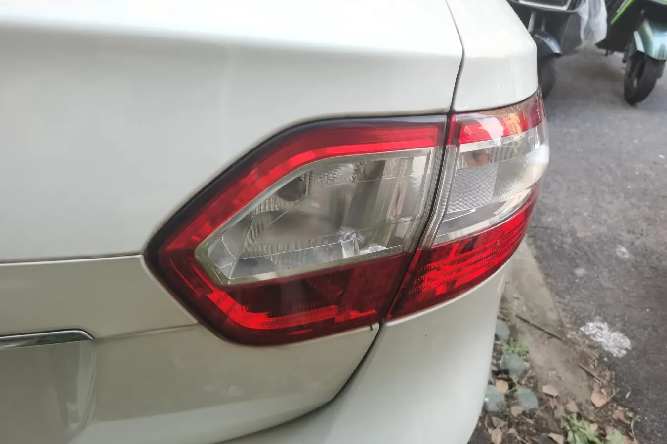 2013 Renault  Fluence 2.0L 137HP L4 CVT,autocango,china used car exporter,china ev exporter,chinese used car exporter,chinese used ev exporter