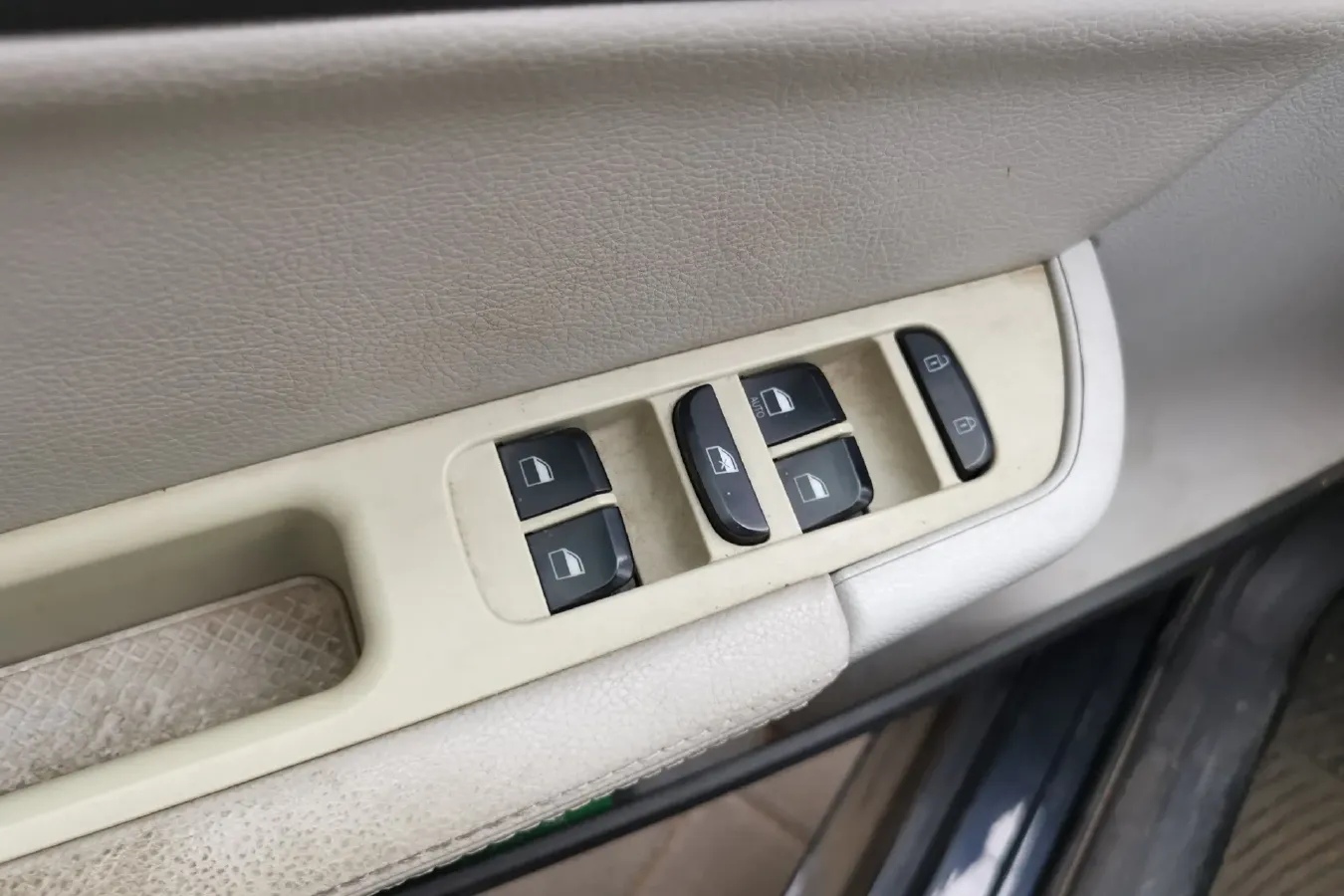 2011 Brilliance Auto H530 1.6L 118HP L4 5MT,autocango,china used car exporter,china ev exporter,chinese used car exporter,chinese used ev exporter