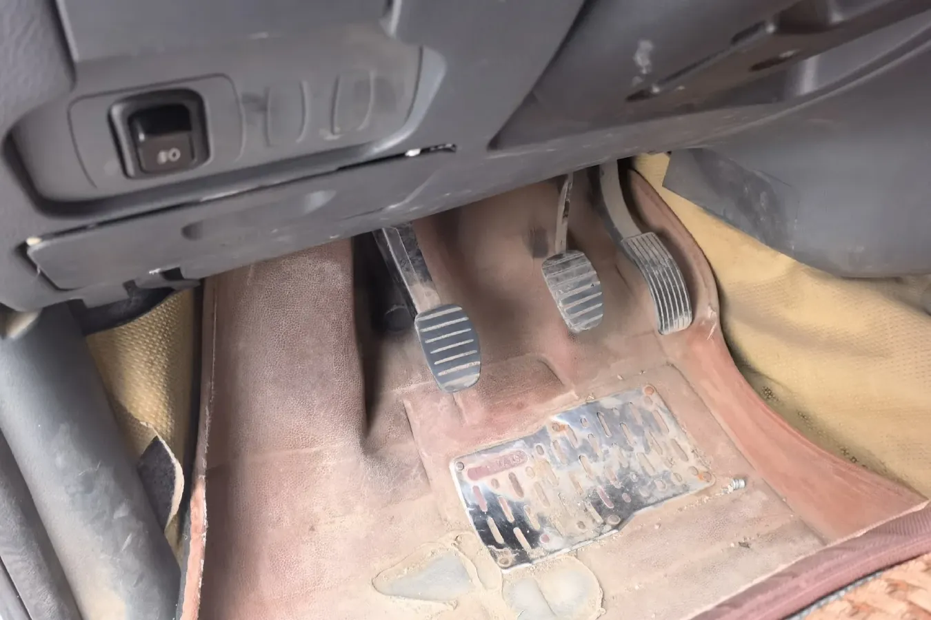 2011 DongFeng Forthing Joyear 1.5L 120HP L4 5MT,autocango,china used car exporter,china ev exporter,chinese used car exporter,chinese used ev exporter