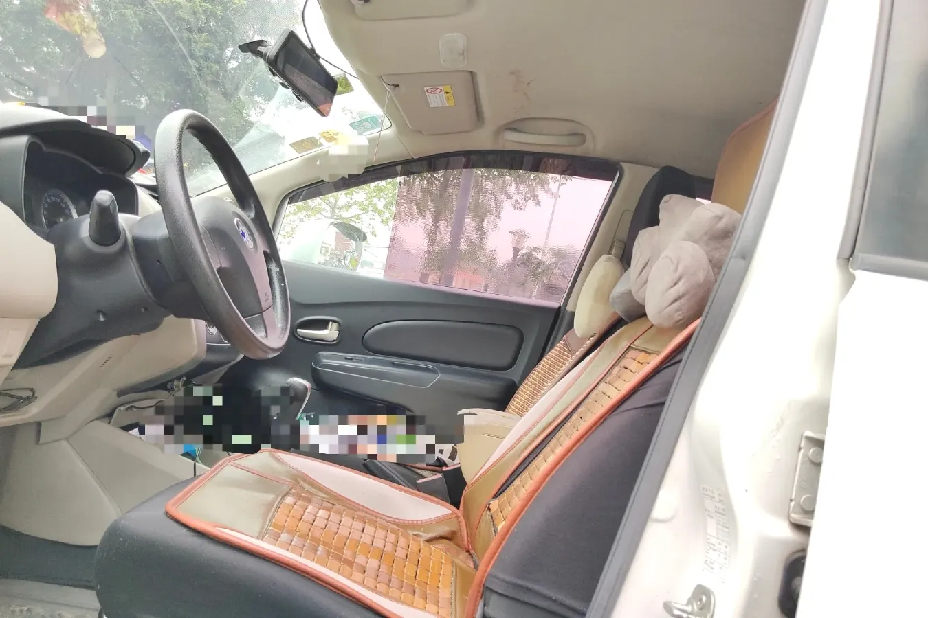 2015 Venucia R50 1.6L 117HP L4 5MT,autocango,china used car exporter,china ev exporter,chinese used car exporter,chinese used ev exporter