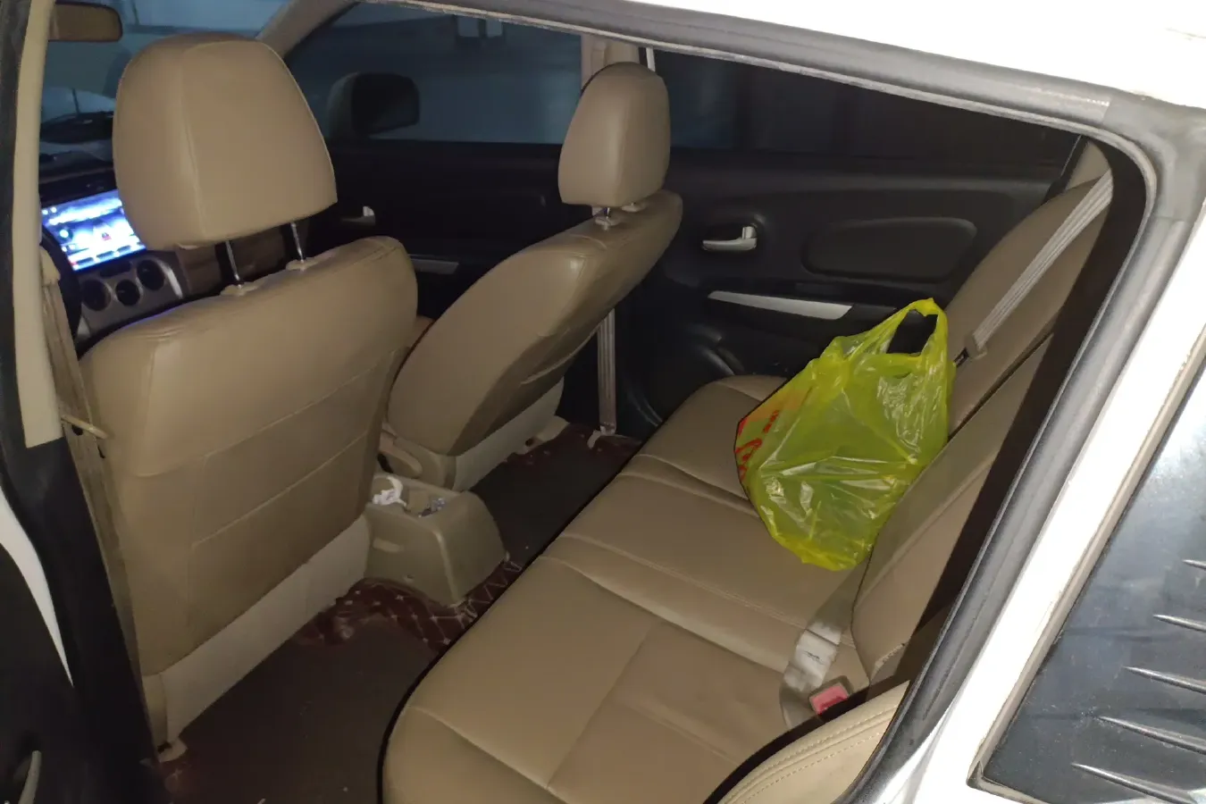 2013 Venucia R50 1.6L 117HP L4 4AT,autocango,china used car exporter,china ev exporter,chinese used car exporter,chinese used ev exporter