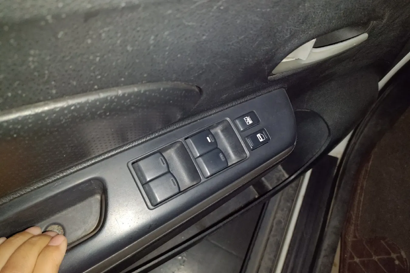 2013 Venucia R50 1.6L 117HP L4 4AT,autocango,china used car exporter,china ev exporter,chinese used car exporter,chinese used ev exporter