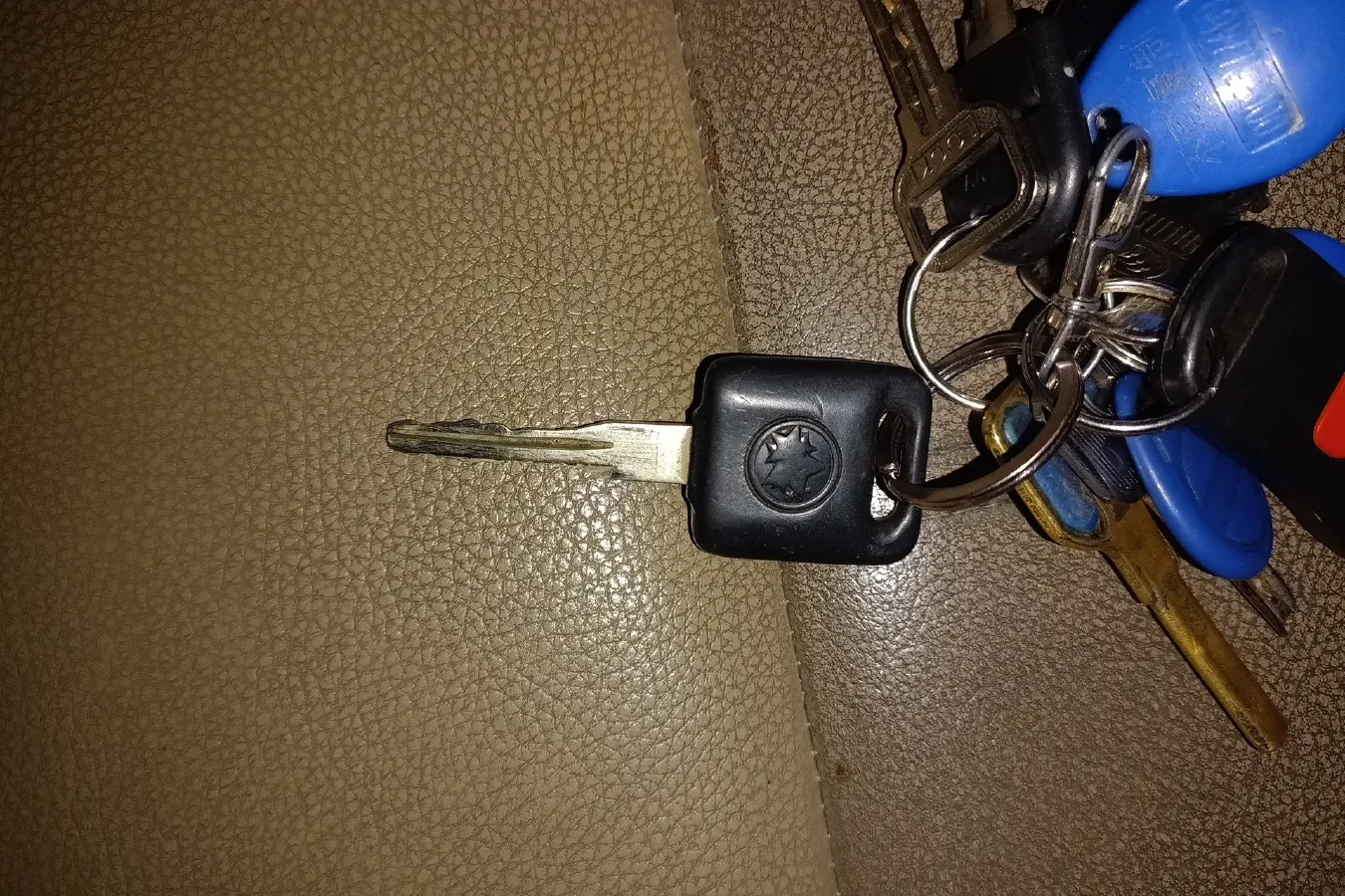 2013 Venucia R50 1.6L 117HP L4 4AT,autocango,china used car exporter,china ev exporter,chinese used car exporter,chinese used ev exporter