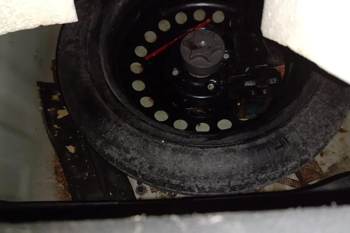 2013 Venucia R50 1.6L 117HP L4 4AT,autocango,china used car exporter,china ev exporter,chinese used car exporter,chinese used ev exporter