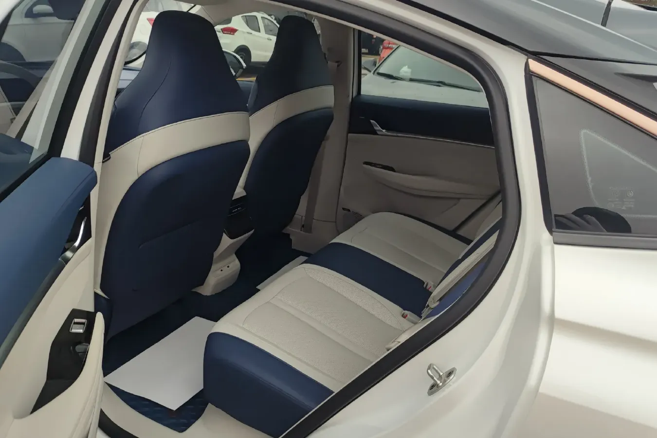 2022 Roewe Whale 2.0T 231HP L4 8AT,autocango,china used car exporter,china ev exporter,chinese used car exporter,chinese used ev exporter