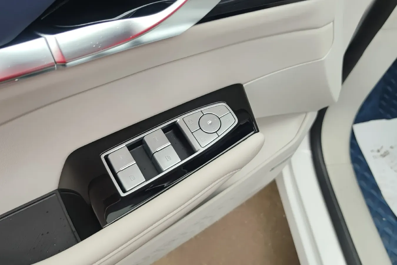 2022 Roewe Whale 2.0T 231HP L4 8AT,autocango,china used car exporter,china ev exporter,chinese used car exporter,chinese used ev exporter