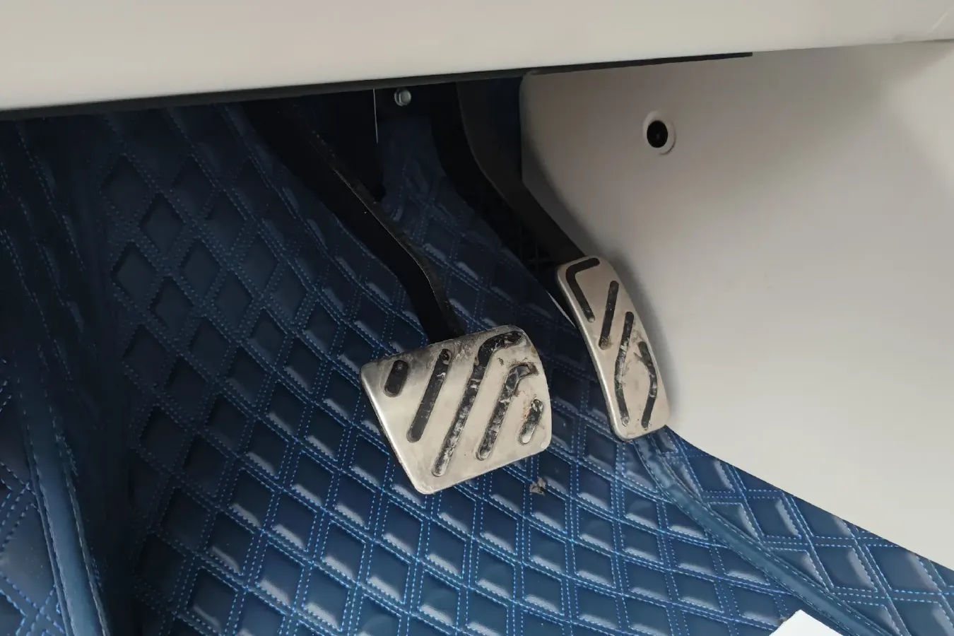 2022 Roewe Whale 2.0T 231HP L4 8AT,autocango,china used car exporter,china ev exporter,chinese used car exporter,chinese used ev exporter