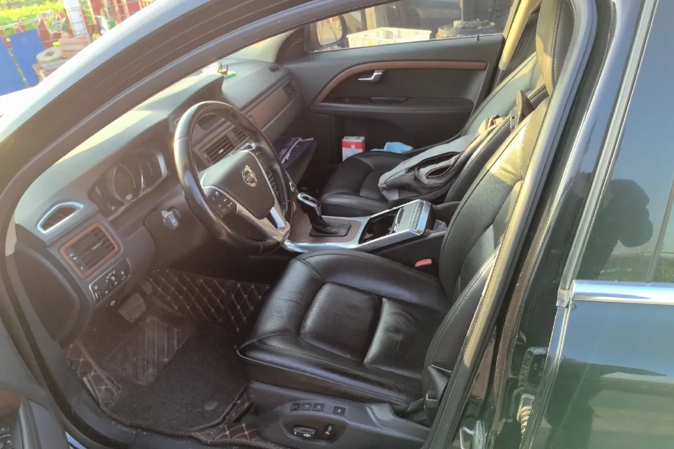 2015 Volvo S80L 2.0T 214HP L5 6AT,autocango,china used car exporter,china ev exporter,chinese used car exporter,chinese used ev exporter