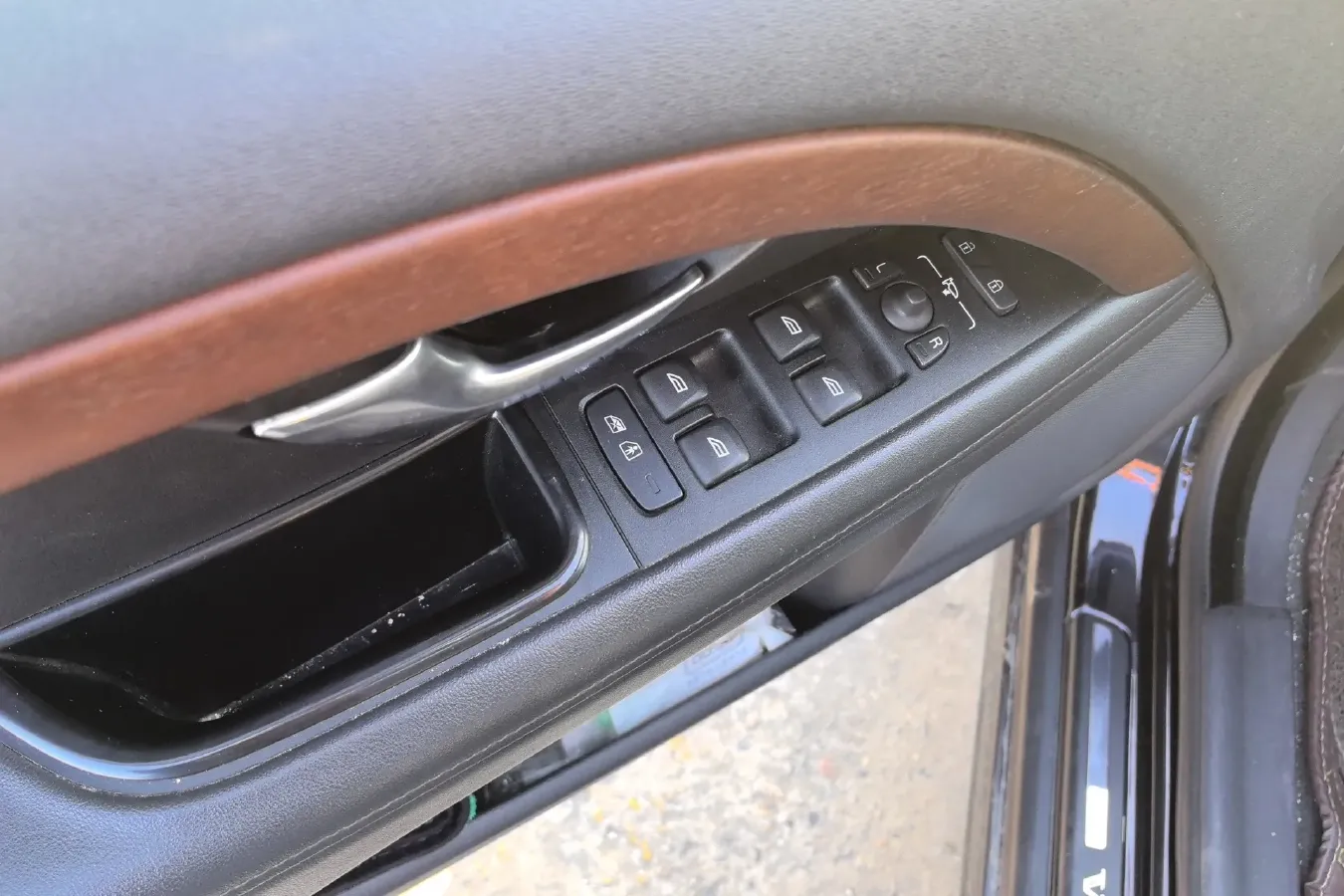 2015 Volvo S80L 2.0T 214HP L5 6AT,autocango,china used car exporter,china ev exporter,chinese used car exporter,chinese used ev exporter