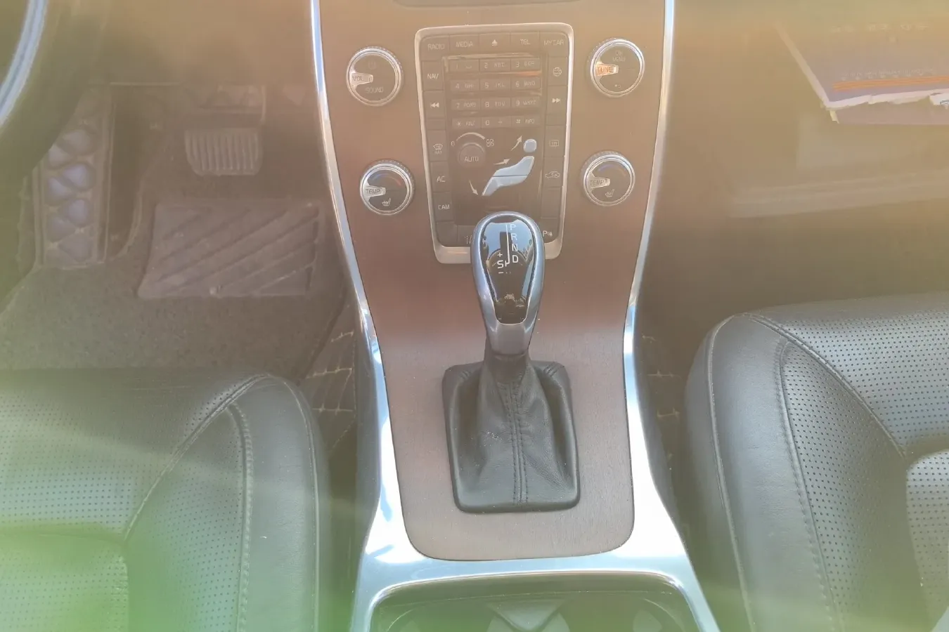 2015 Volvo S80L 2.0T 214HP L5 6AT,autocango,china used car exporter,china ev exporter,chinese used car exporter,chinese used ev exporter