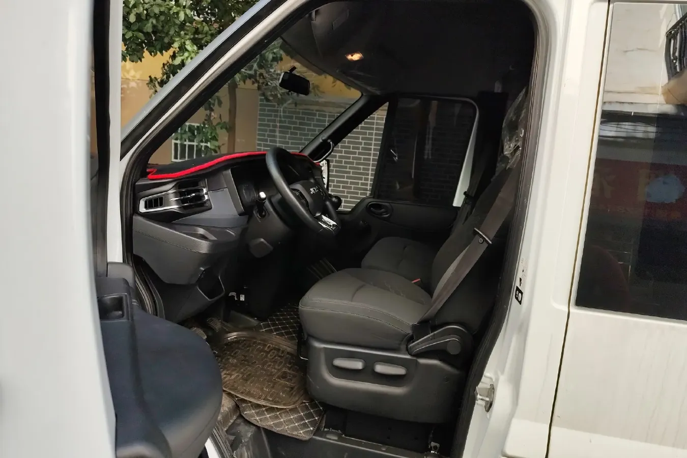 2022 JMC FuShun 2.0T 146HP L4 6MT,autocango,china used car exporter,china ev exporter,chinese used car exporter,chinese used ev exporter