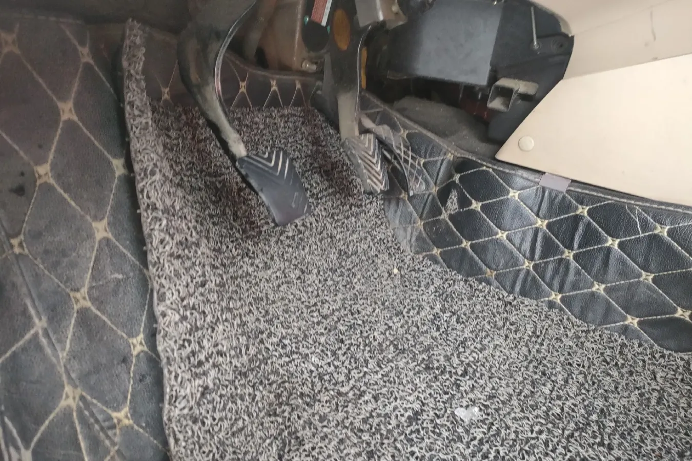 2013 Brilliance Auto H330 1.5L 105HP L4 5MT,autocango,china used car exporter,china ev exporter,chinese used car exporter,chinese used ev exporter