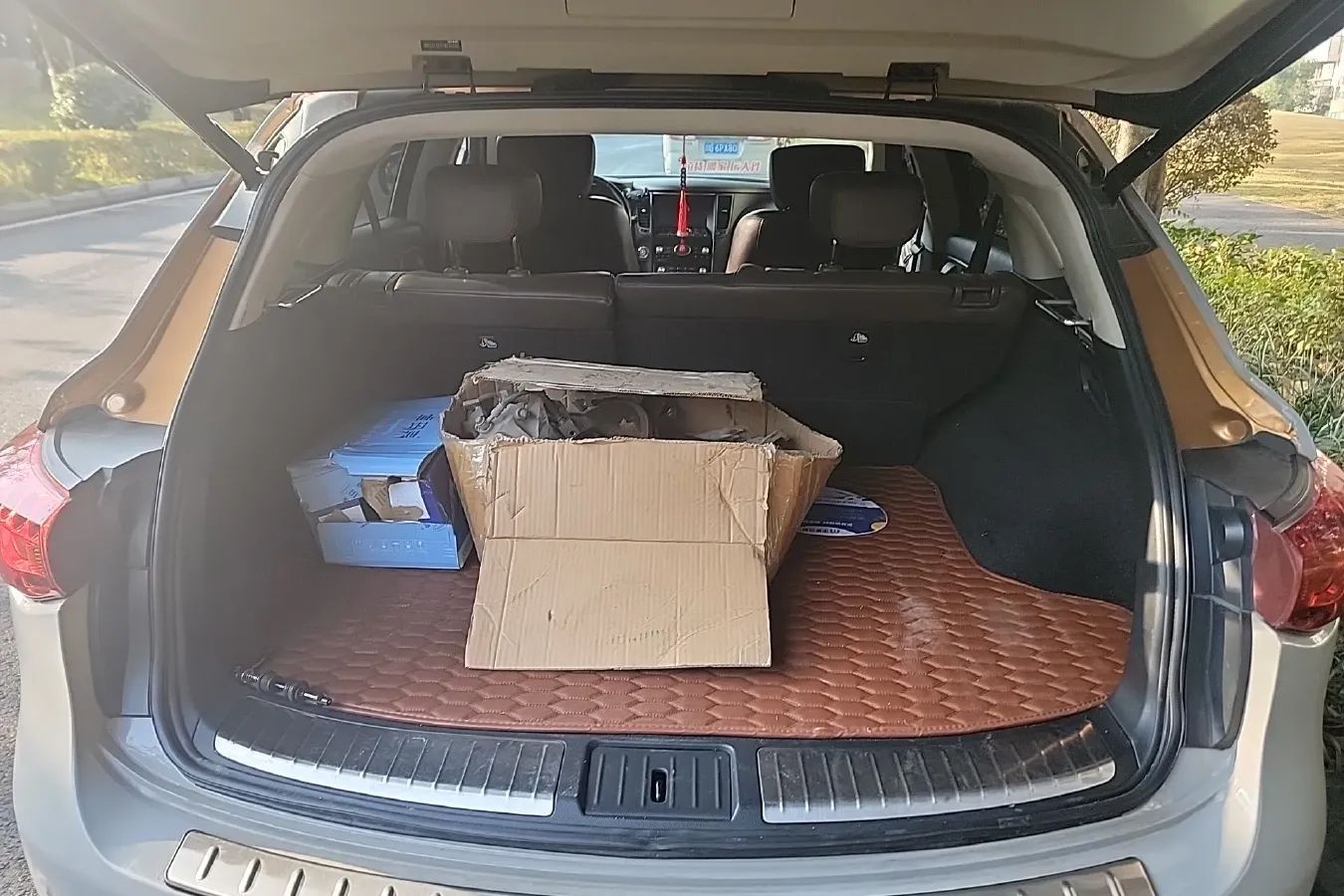 2013 Infiniti QX70 3.7L 351HP V6 7AT,autocango,china used car exporter,china ev exporter,chinese used car exporter,chinese used ev exporter