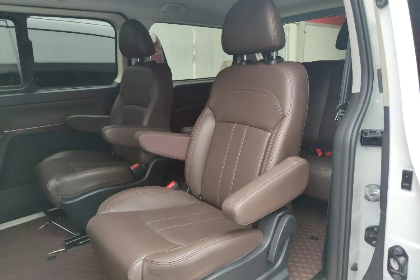 2021 DongFeng Forthing LingZhi Plus 2.0L 133HP L4 6MT,autocango,china used car exporter,china ev exporter,chinese used car exporter,chinese used ev exporter