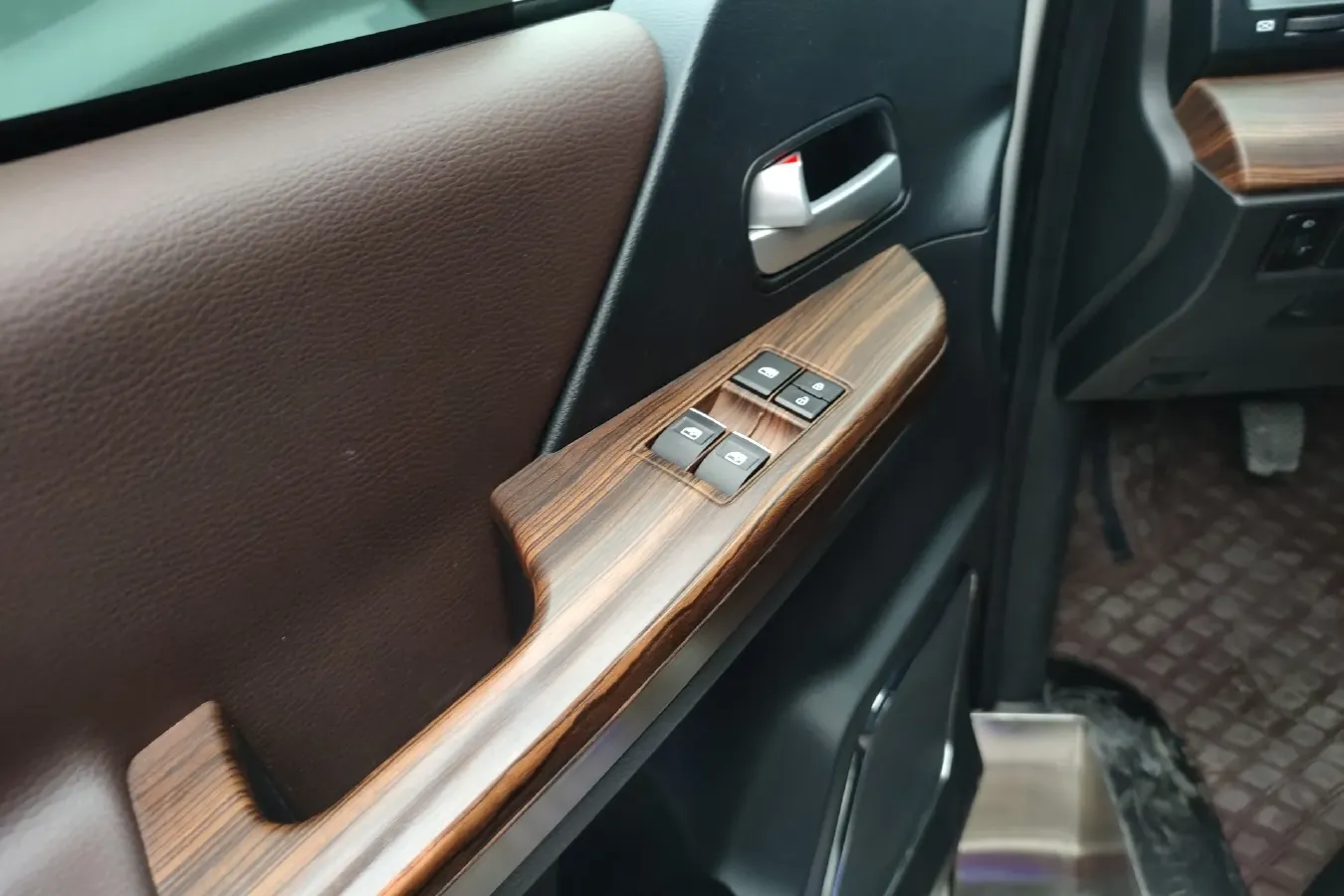 2021 DongFeng Forthing LingZhi Plus 2.0L 133HP L4 6MT,autocango,china used car exporter,china ev exporter,chinese used car exporter,chinese used ev exporter