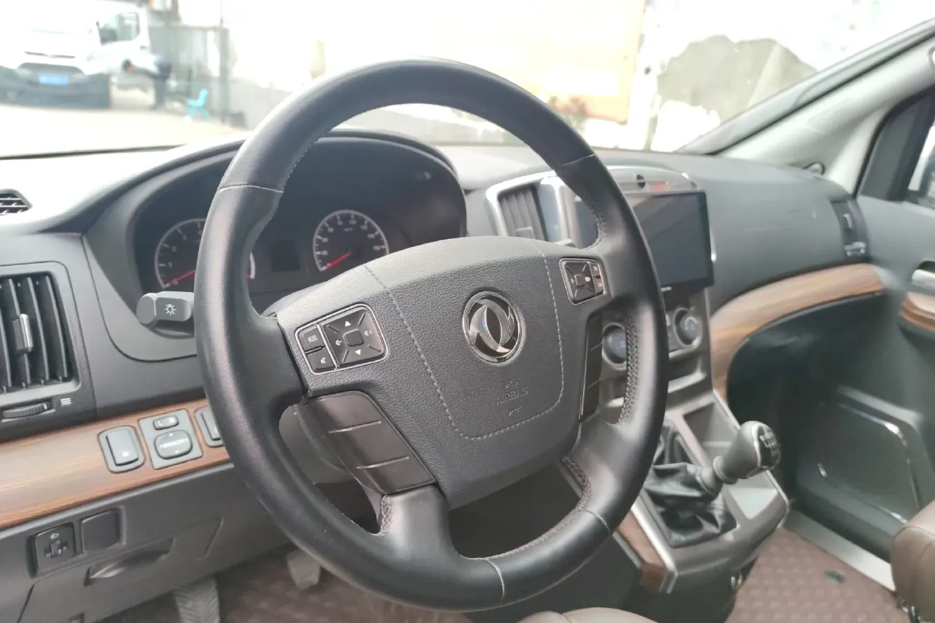 2021 DongFeng Forthing LingZhi Plus 2.0L 133HP L4 6MT,autocango,china used car exporter,china ev exporter,chinese used car exporter,chinese used ev exporter