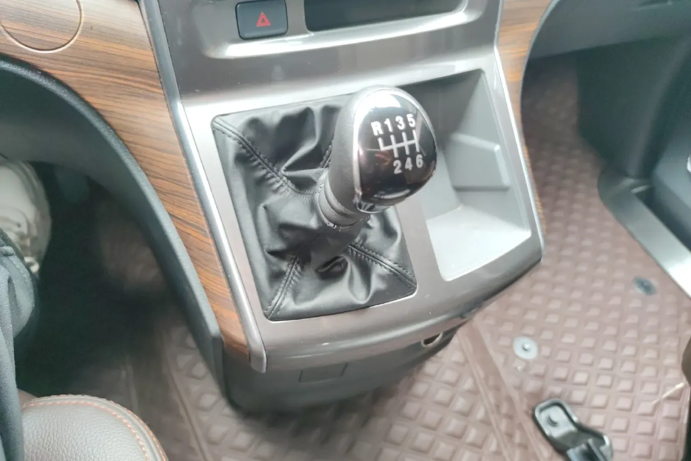 2021 DongFeng Forthing LingZhi Plus 2.0L 133HP L4 6MT,autocango,china used car exporter,china ev exporter,chinese used car exporter,chinese used ev exporter