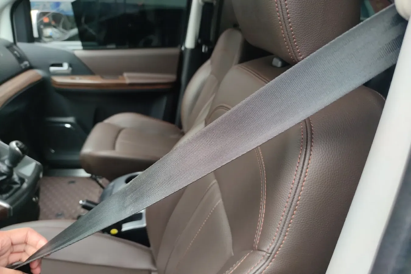 2021 DongFeng Forthing LingZhi Plus 2.0L 133HP L4 6MT,autocango,china used car exporter,china ev exporter,chinese used car exporter,chinese used ev exporter